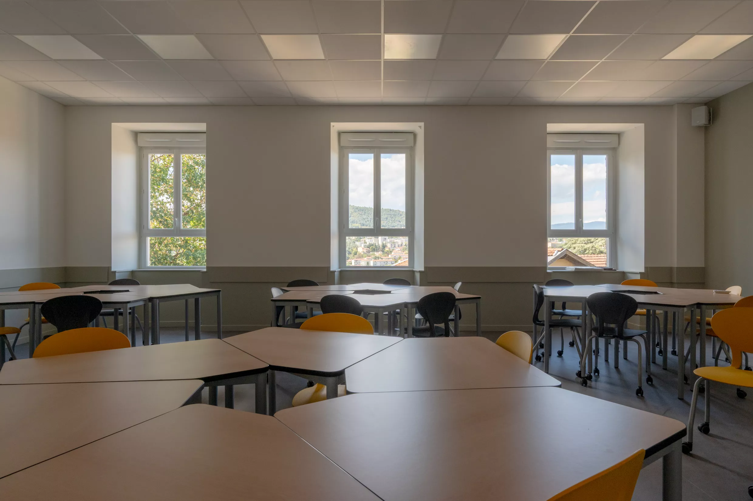 Réaménagement ancienne école en lycée
