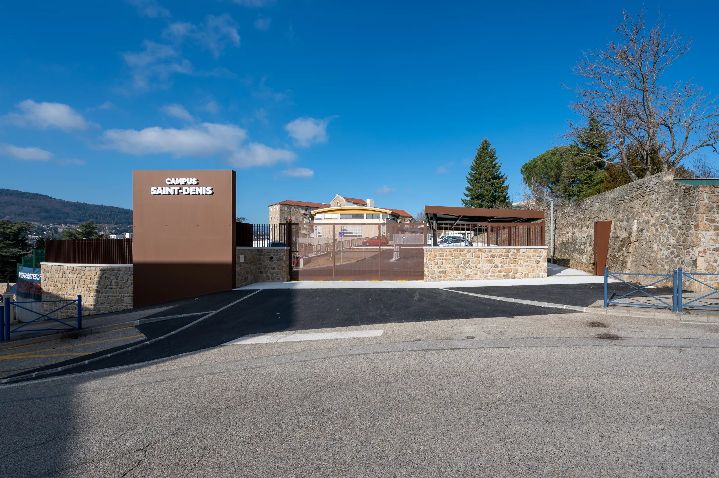Réaménagement des entrées et des abords du lycée Saint-Denis